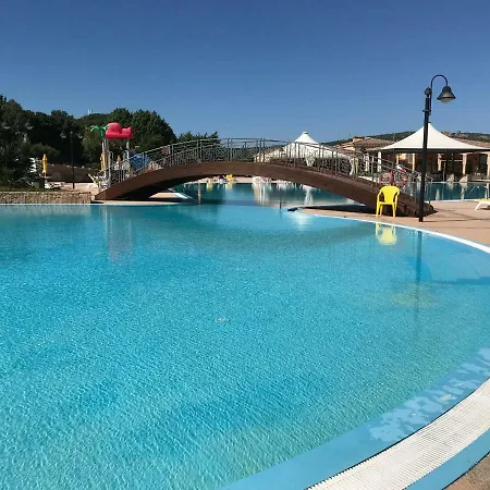 Tra Rocce Pini E Mare Rena Majore